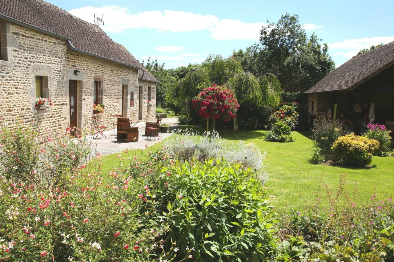 Chambre D'Hote Courtoux Saint-Denis-sur-Sarthon Dış mekan fotoğraf