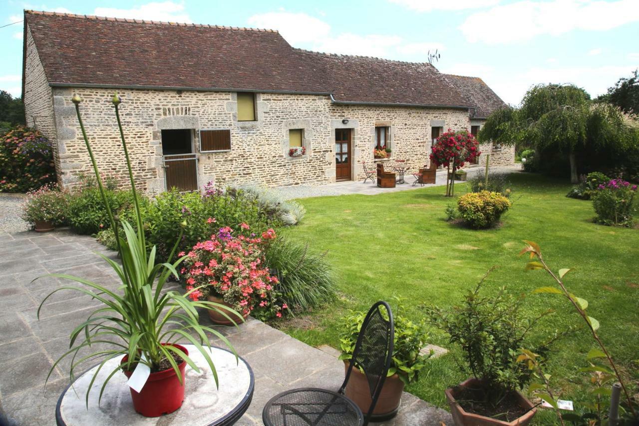 Chambre D'Hote Courtoux Saint-Denis-sur-Sarthon Dış mekan fotoğraf